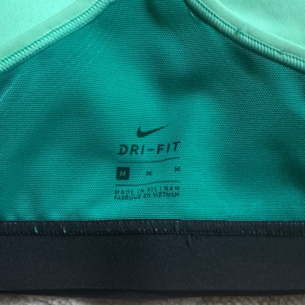 Nike Indy Women's Light-Support Padded U-Neck Sports Bra - M EUC - Picture 2 of 3